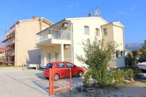 Apartments with a parking space Split - 18214